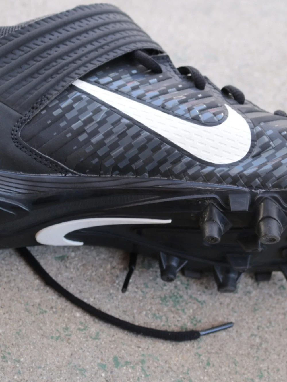 Nike Alpha Menace Varsity 2 Molded Football Cleats Men's Sz 9.5 Black AQ8154-001